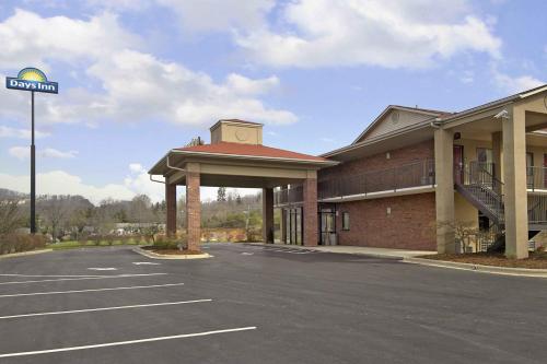 Фотография мотеля Days Inn by Wyndham Asheville Downtown North