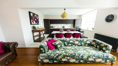 Фотография гостевого дома Rounton Villa by Maison Parfaite