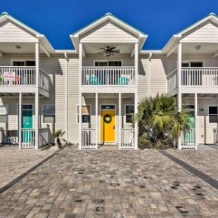 Фотография гостевого дома Updated Mexico Beach Abode with Yard, Steps to Sand!