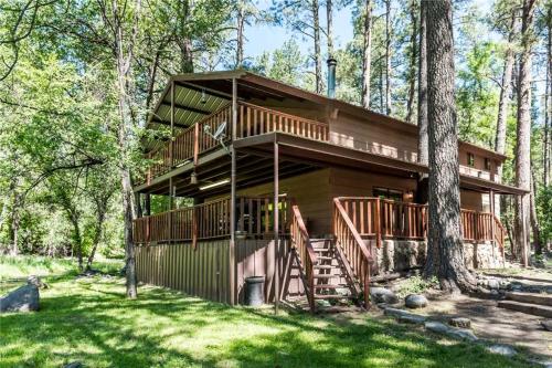 Фотографии гостевого дома 
            Sleepy Hollow on the River, 3 Bedrooms, Sleeps 8, Hot Tub, Foosball