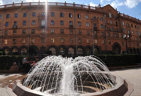 Фотография достопримечательности Фонтан напротив ГУМа