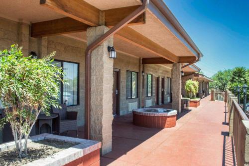 Фотография гостиницы Quality Inn Benson I-10 Exit 304