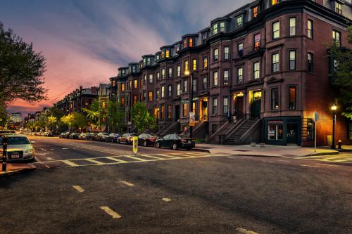 Фотография апарт отеля Charming Studio in Boston Brownstone, C.Ave#5
