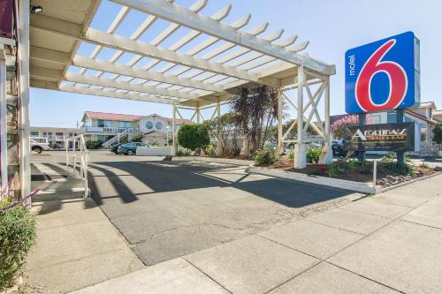 Фотография гостиницы Motel 6-Fort Bragg, CA