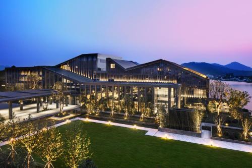 Фотография гостиницы Hilton Ningbo Dongqian Lake