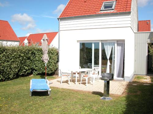 Фотография гостевого дома Warm Holiday Home in Wimereux North France with Garden