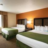 Фотография гостиницы Days Inn & Suites by Wyndham Traverse City