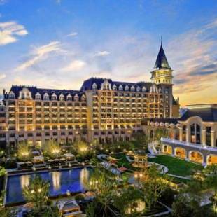 Фотографии гостиницы 
            Hilton Qingdao Golden Beach