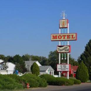 Фотографии гостиницы 
            Thunder Bird Motel