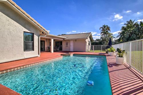 Фотографии гостевого дома 
            Coral Springs Home with Proximity to Golf and Beaches!