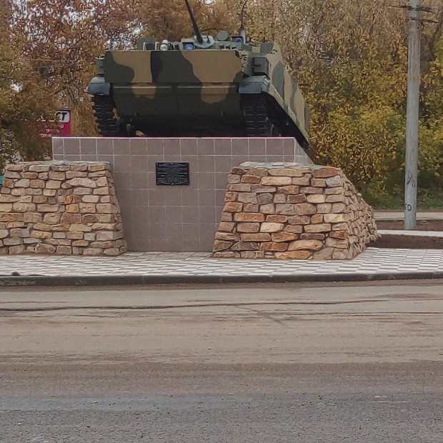 Фотографии памятника 
            Памятник боевой разведывательной машине БРМ-3К Рысь