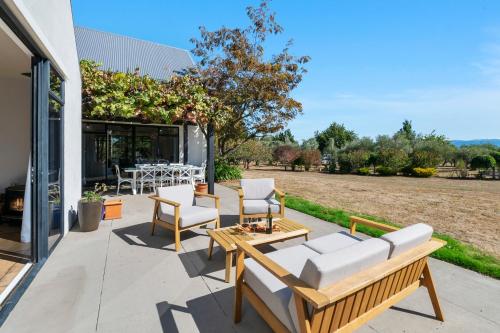 Фотография гостевого дома Olive Estate - Martinborough Holiday Home