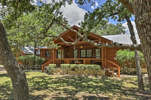 Фотографии гостевого дома 
            Rustic Canyon Lake Cabins with Hot Tub on about 3 Acres!