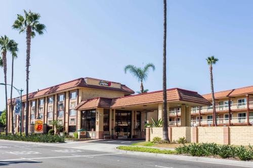 Фотография гостиницы Super 8 by Wyndham Anaheim/Disneyland Drive