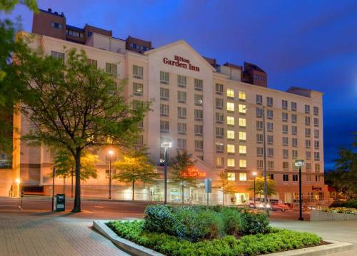 Фотография гостиницы Hilton Garden Inn Arlington/Courthouse Plaza