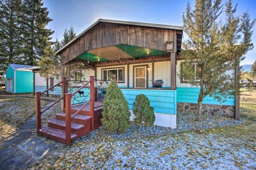 Фотографии гостевого дома 
            Woodsy Riverfront Retreat in Trout Creek Montana!