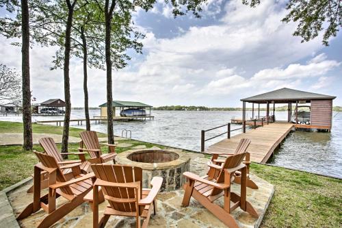 Фотографии гостевого дома 
            Malakoff Home with Deck and Fire Pit Cedar Creek Lake