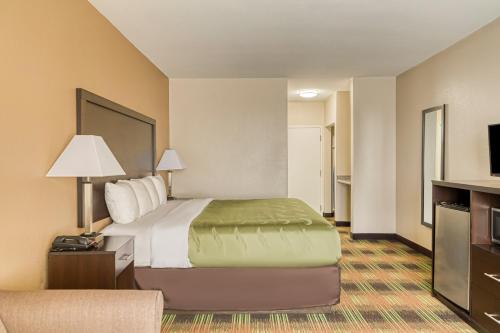 Фотографии гостиницы 
            Trident Inn & Suites New Orleans