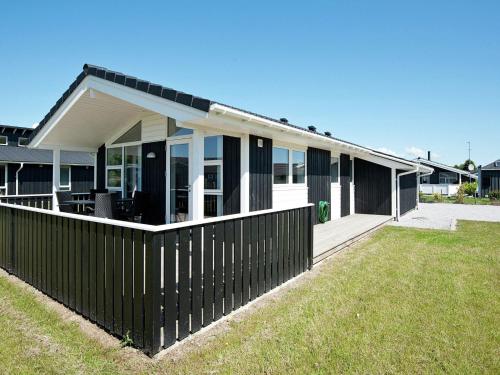 Фотография гостевого дома Three-Bedroom Holiday home in Juelsminde 18