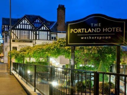 Фотографии гостиницы 
            The Portland Hotel Wetherspoon