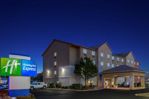 Фотографии гостиницы 
            Holiday Inn Express Columbus - Ohio Expo Center, an IHG Hotel