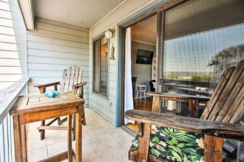 Фотографии гостевого дома 
            Breezy Tybee Island Condo - 100 Yards from Beach!