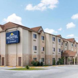 Фотографии гостиницы 
            Microtel Inn and Suites Eagle Pass