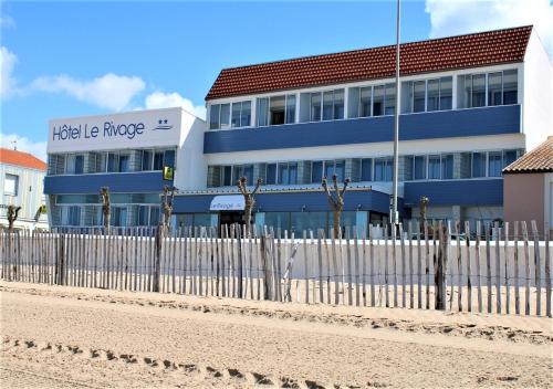 Фотография гостиницы Hôtel Le Rivage vue sur mer - LOGIS - Châtelaillon-plage