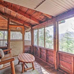 Фотография гостевого дома Mountain Rose Pigeon Forge Area Cabin with Hot Tub!