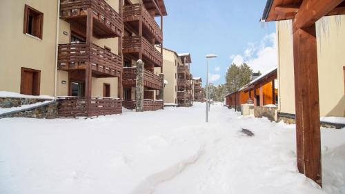 Фотографии апарт отеля 
            Vacancéole - Les Chalets de l'Isard