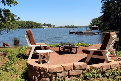 Фотографии гостевого дома 
            Frankston Home with Deck and Fishing on Lake Palestine!