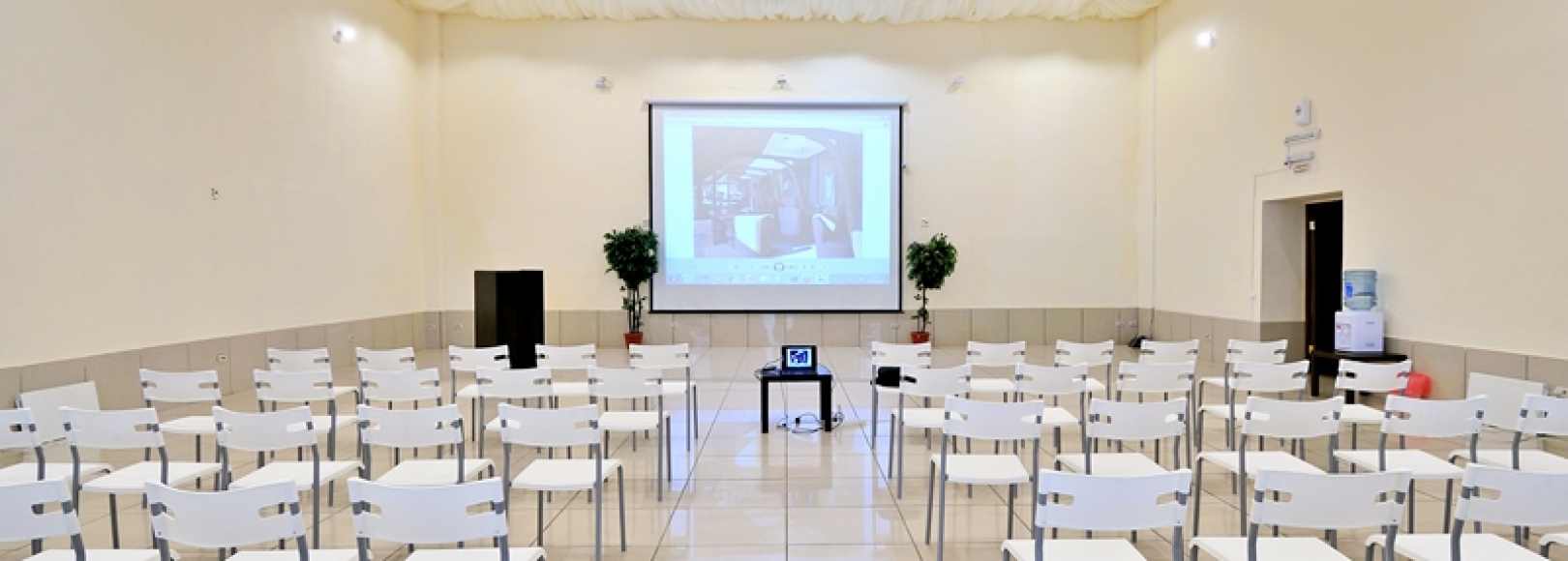 Фотография конференц-зала Белый зал