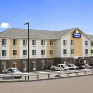 Фотографии гостиницы 
            Days Inn & Suites by Wyndham Belmont