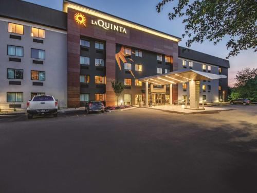 Фотография гостиницы La Quinta by Wyndham Hartford Bradley Airport