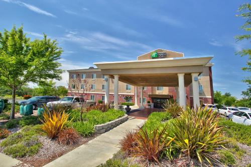 Фотография гостиницы Holiday Inn Express Hotel & Suites Roseville - Galleria Area, an IHG Hotel