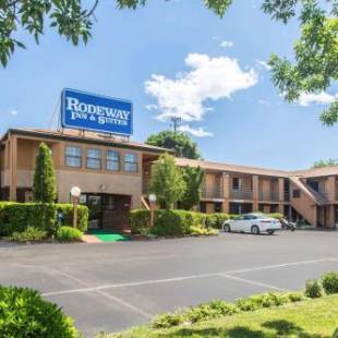 Фотографии гостиницы 
            Rodeway Inn & Suites Branford - Guilford