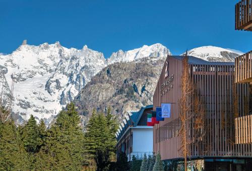 Фотография гостиницы Le Massif Hotel & Lodge Courmayeur The Leading Hotels of the World