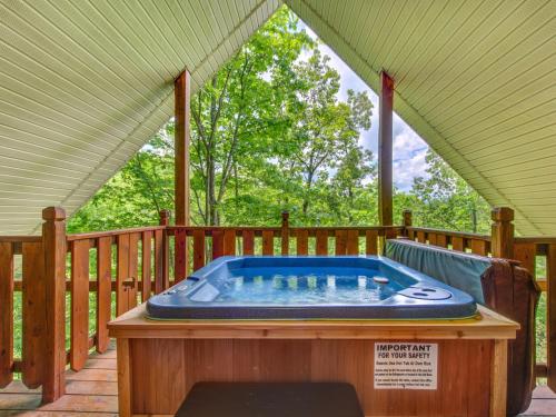 Фотографии гостевого дома 
            Macys Hideaway, 1 Bedroom, Hot Tub, WiFi, Sleeps 7