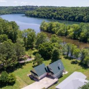 Фотографии гостевого дома 
            The Lake House Home