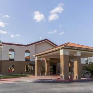 Фотографии мини отеля 
            Red Roof Inn & Suites Hinesville - Fort Stewart