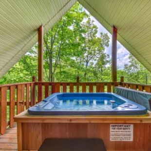 Фотография гостевого дома Macys Hideaway, 1 Bedroom, Hot Tub, WiFi, Sleeps 7