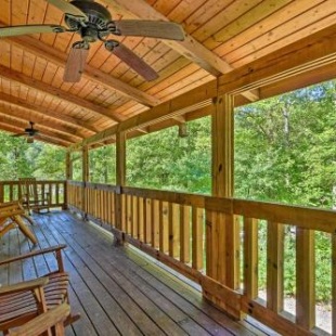 Фотография гостевого дома Andrews Cabin in Nantahala National Forest!