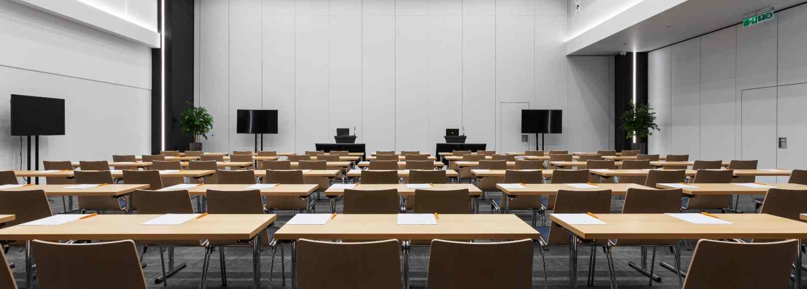 Фотография конференц-зала Летний