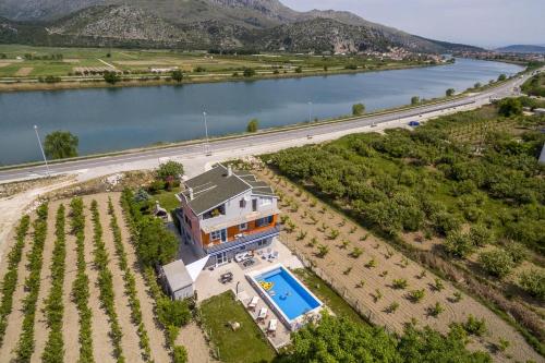 Фотография гостевого дома Holiday house with a swimming pool Opuzen, Neretva Delta - Usce Neretve - 8818
