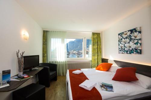 Фотография гостиницы Hotel Merkur - West Station Lodge