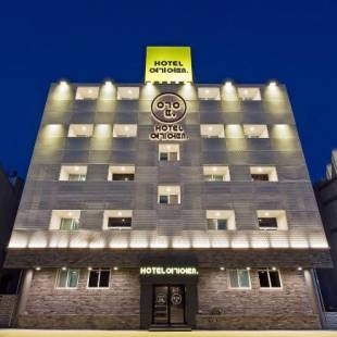 Фотографии гостиницы 
            Hotel Yeogiuhtte Gyeongpo