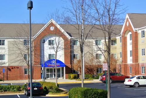 Фотография гостиницы Candlewood Suites Washington-Fairfax, an IHG Hotel