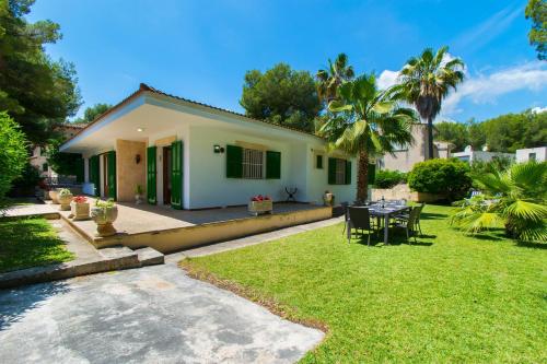 Фотография гостевого дома Villa TAMARELLS Alcudia