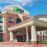 Фотография гостиницы Holiday Inn Express Hotel & Suites Winnie, an IHG Hotel