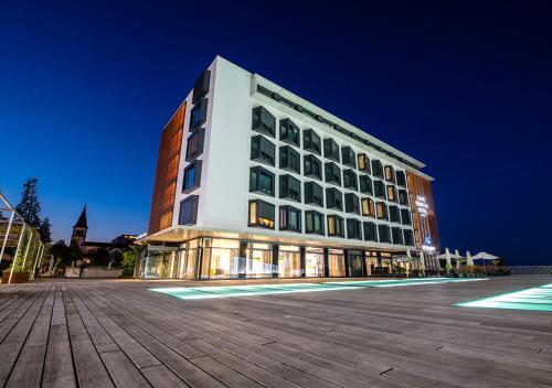 Фотография гостиницы Lake Geneva Hotel